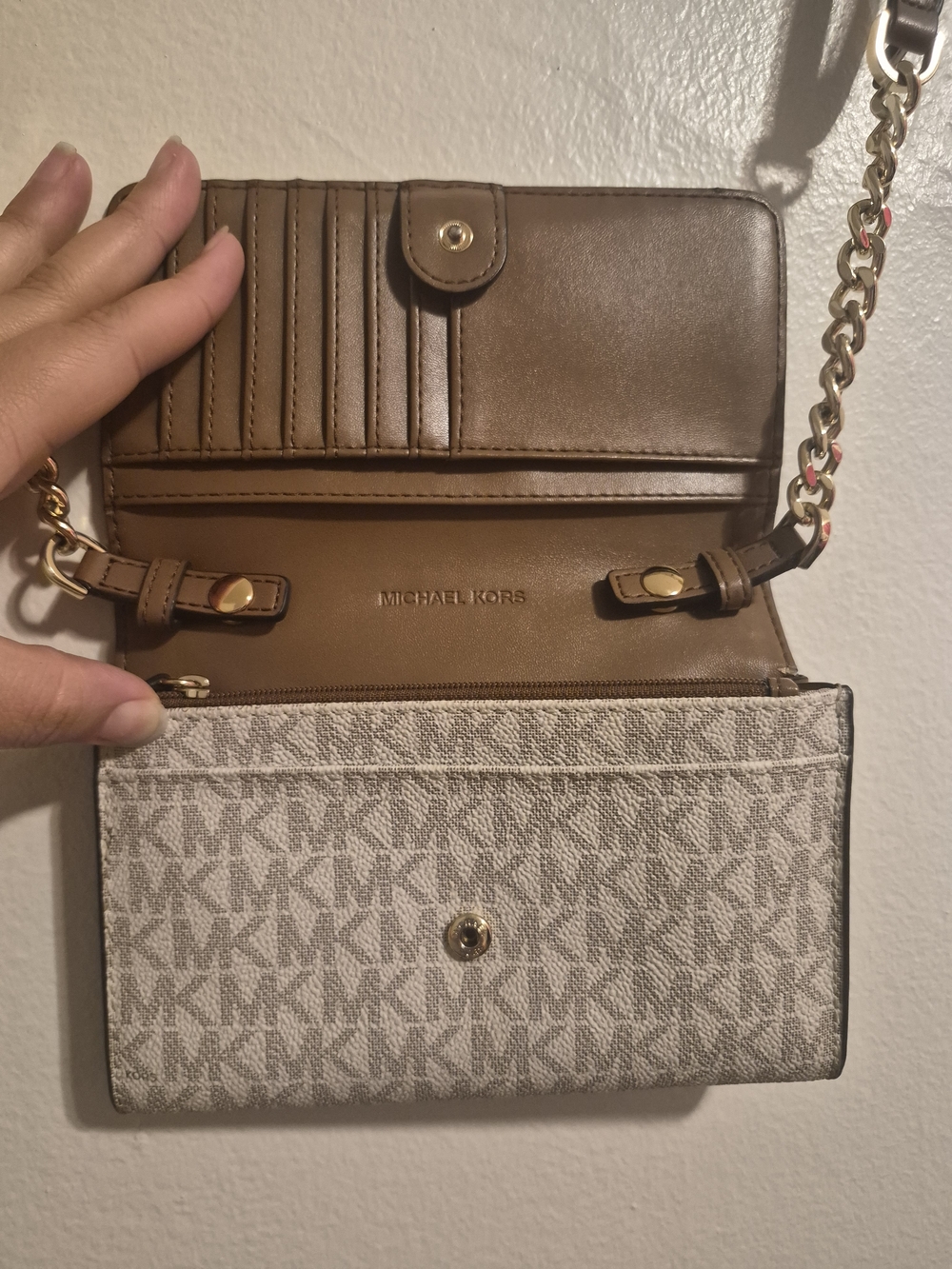 Michael Kors Signature Crossbody Wallet - Light Gray & Gold - Picture 3 of 6